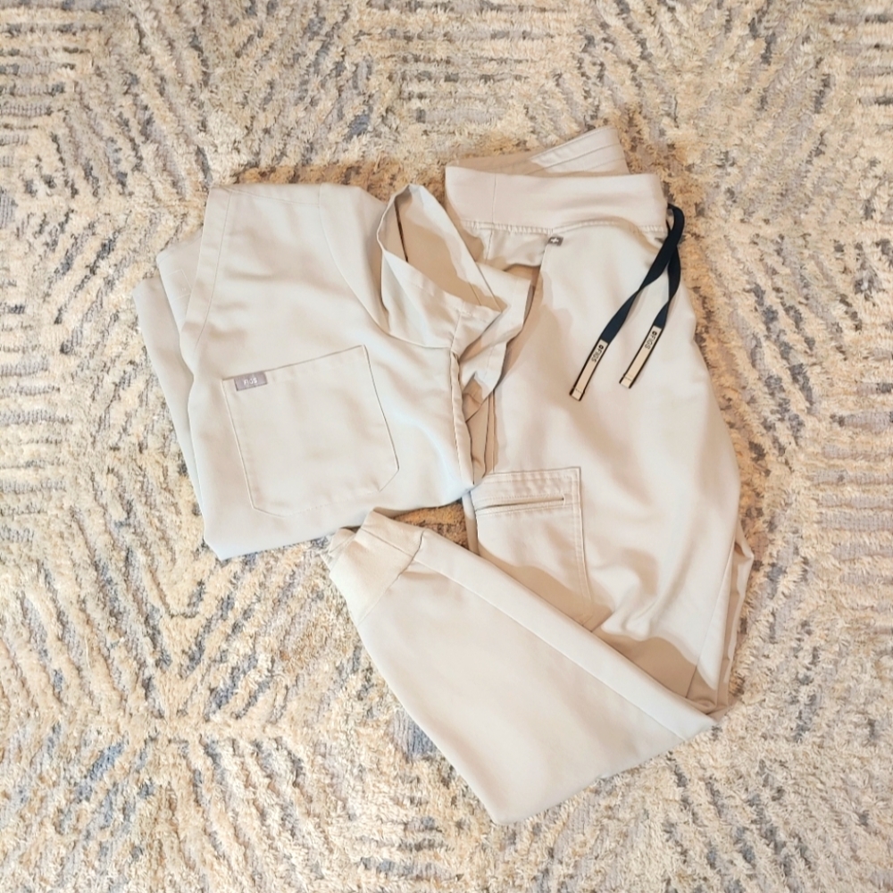 Figs bone catarina top and zamora joggers